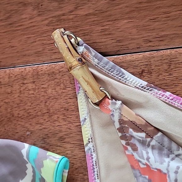 Bikini - Picture 2 of 3